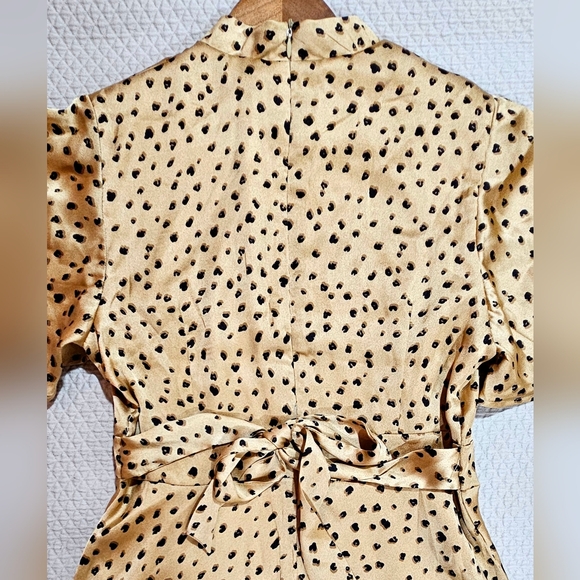 QED‎ London Satin Dalmation Flutter Sleeves Skater Dress in Champagne Size 6 NWT - Picture 5 of 8